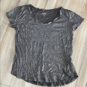 New York & Company Gray Short Sleeve V-Neck Tee